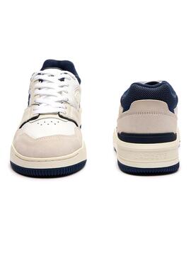 Sneakers Lacoste Lineshot aus beige-weißem Leder.