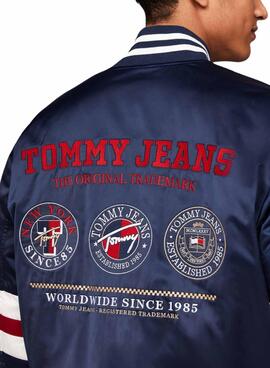 Bomberjacke Tommy Jeans Varsity Explorer Marineblau für Männer