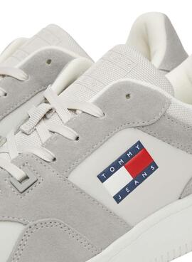 sneakers Tommy Jeans Basket grau und weiß für Männer.