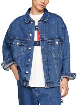 Truckerjacke Tommy Jeans Aiden Oversize in blauem Denim für Herren.