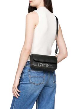 Handtasche Tommy Hilfiger Bold Elongated Flap in Schwarz für Damen