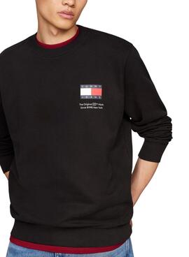 Schwarzer Tommy Jeans Flag Crew Pullover für Männer.