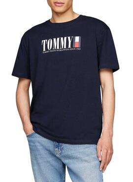 Bitte geben Sie mir nur die deutsche Übersetzung davon: Tommy Jeans Regular Flag Marineblau T-Shirt für Männer