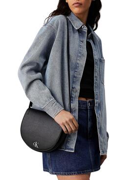 Calvin Klein Jeans Saddle Minimal schwarze Handtasche für Frauen