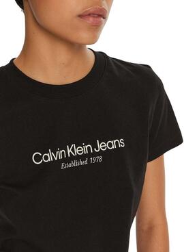 T-shirt Calvin Klein Jeans Baby Tee in Schwarz für frauen