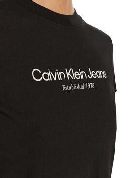 T-shirt Calvin Klein Jeans Baby Tee in Schwarz für frauen