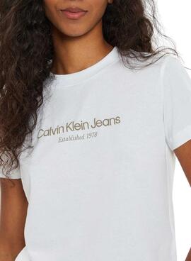 T-shirt Calvin Klein Jeans Baby Tee weiß für frauen