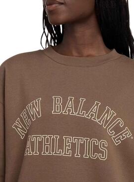 Sweatshirt New Balance Graphic Fleece Crew Braun für frauen