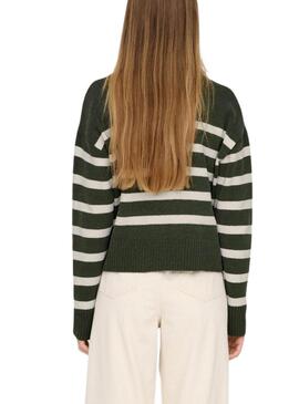 Only Lelly grüner Pullover mit schwarzen Streifen für Damen.