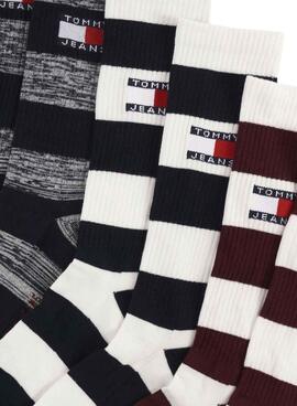 Kiste mit drei Tommy Jeans Rugby Streifensocken für Herren und Damen.