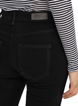 Only Blush Flared schwarze Jeanshose für Damen.