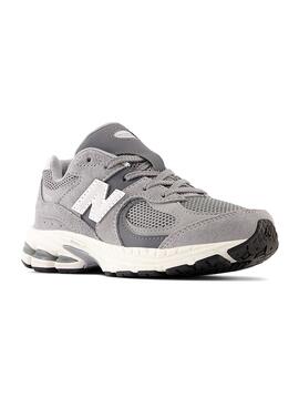 Turnschuhe New Balance 2002 grau für Mädchen und Jungen.