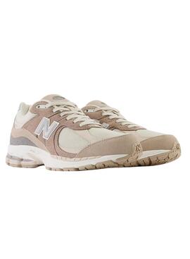 Sneaker New Balance M2002R beige für Damen.