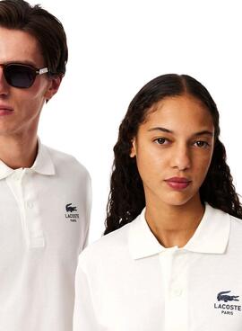 Polo Lacoste L.12.12 mit weißem Logo-Aufdruck für Herren und Damen.