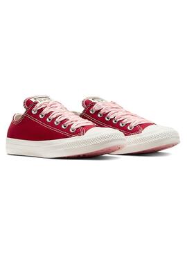 Rote Converse Chuck Taylor Turnschuhe für Damen.