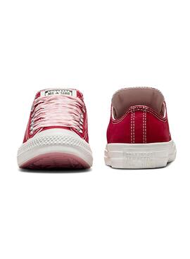 Rote Converse Chuck Taylor Turnschuhe für Damen.