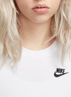 T-Shirt Nike Club Essential in Weiß für Frauen