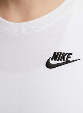 T-Shirt Nike Club Essential in Weiß für Frauen