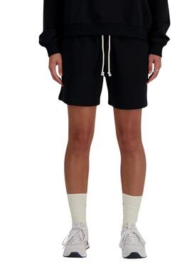 Kurze schwarze New Balance Athletics Shorts für Damen.