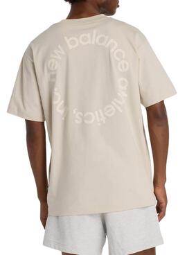 T-Shirt New Balance mit kreisförmigem Logo in Beige für Herren.