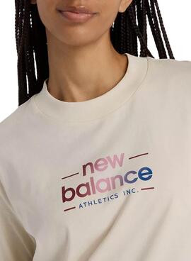 T-Shirt New Balance in Beige für Frauen neu interpretiert