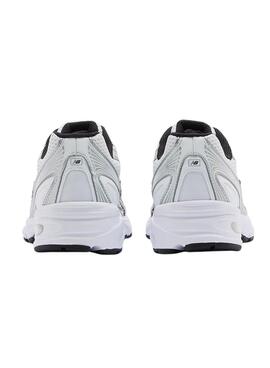 Turnschuhe New Balance U740 in Weiß und Schwarz für Damen.