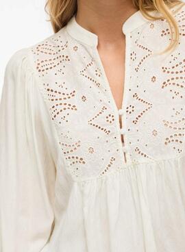 Bluse Vila Vityra aus beigem Spitze für Damen.