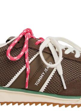 Tommy Jeans Sneakers mit doppeltem braunem Schnürsenkel für Damen.