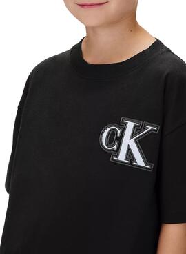 T-shirt Calvin Klein Festive Logo in Schwarz für Kinder.