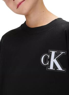 T-shirt Calvin Klein Festive Logo in Schwarz für Kinder.