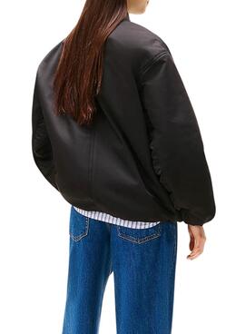 Bomber Tommy Jeans Longline schwarz für Damen.