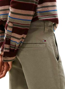 Hose Tommy Jeans Austin Chino in Grün für Herren