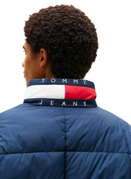 Tommy Jeans DNA Jacke mit blauem Kragen für Herren.