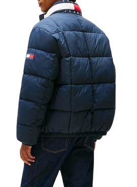 Tommy Jeans DNA Jacke mit blauem Kragen für Herren.