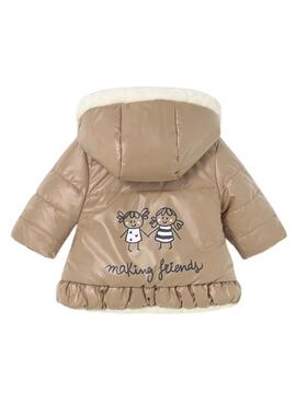Umkehrbarer Mayoral-Mantel in Toastfarben für Babys.