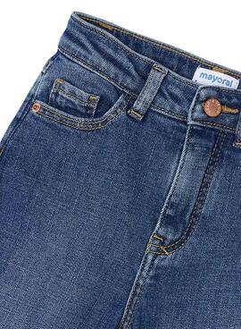 Dunkle Basic-Mayoral-Jeanshose in Unisex-Ausführung.
