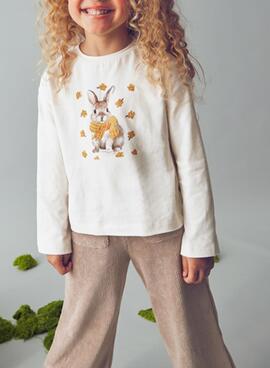 T-Shirt von Mayoral mit beige Siebdruck für Mädchen.