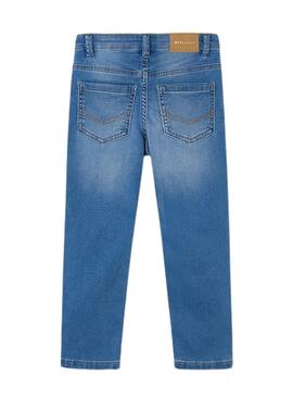 Jeans Mayoral en azul medio ajustados para niños.