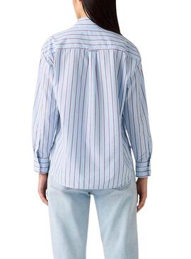 Levis Harlie Boyfriend Hemd mit blau gestreiftem Muster für Damen.