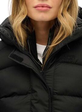 Gepolsterte Superdry Kapuzenjacke 5 Baffle Puffer Schwarz für Damen.