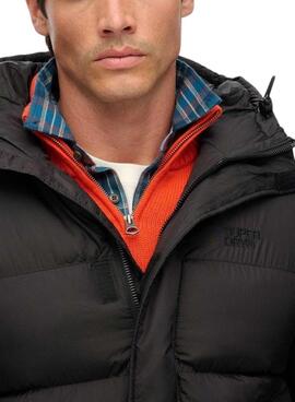 Gepolsterte Superdry Hooded Tech Padded Jacke in Schwarz für Herren.