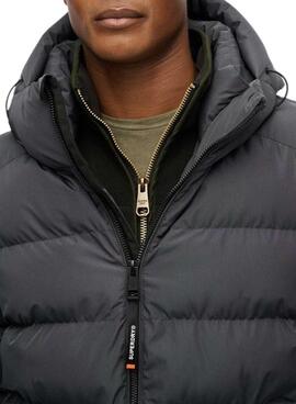 Gepolsterte Superdry Kapuzen-Sportdaunenjacke in Grau für Herren