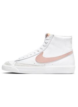 Nike Blazer Mid 77 Sneaker in Weiß und Rosa für Damen.