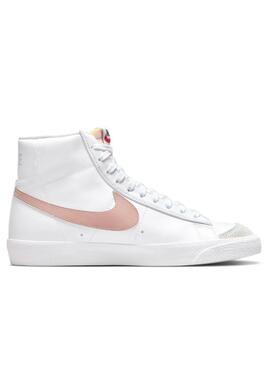 Nike Blazer Mid 77 Sneaker in Weiß und Rosa für Damen.