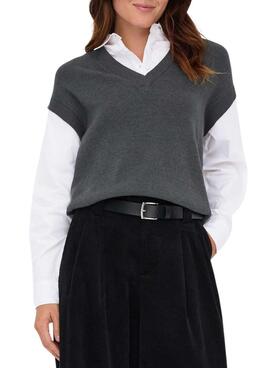 Pullover Only Payson-Kombinationsshirt und graues Weste für Damen.