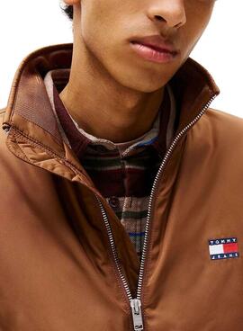 Tommy Jeans Gesteppte braune Jacke für Herren