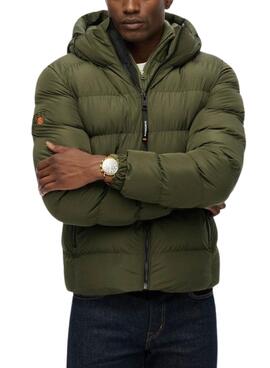 Sportliche gesteppte Superdry Kapuzenjacke mit grünem Puffer für Herren.
