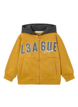 Trainingsanzug von Mayoral, dreiteilig in gelb, grau und schwarz für Jungen.