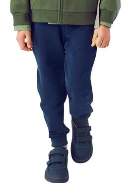 Trainingsanzug Mayoral dreiteilig in Grün und Dunkelblau für Jungen.