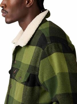 Levis Trucker Plaid Sherpa Jacke in Grün mit Karomuster für Herren.